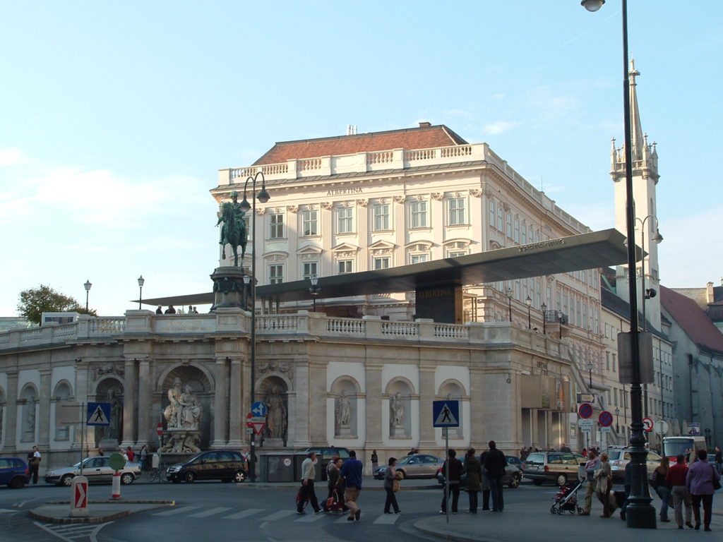 A photograph of the Albertina in Wien